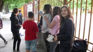 Цял клас отиде на църква преди матурата