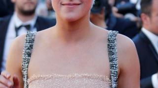 Кристен Стюарт стяга сватба с жена? Приятелите й се притесняват заради несигурността й