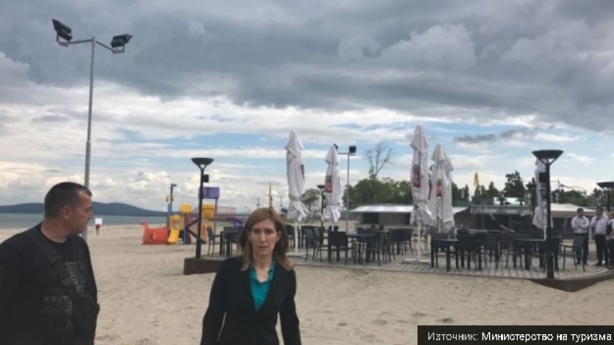Ангелкова не си поплюва! Изненадващо цъфна на Бургаски плаж и нареди веднага да…