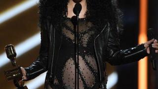 Най-хубавите и грозни тоалети на червения килим на Billboard Music Awards 2017 (СНИМКИ)