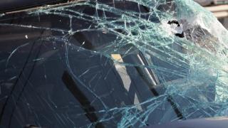 Свирепа катастрофа със загинала жена затвори пътя през Искърското дефиле на разсъмване