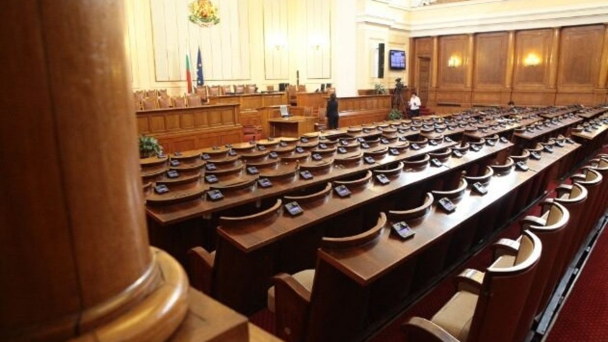 Депутатите работиха днес само час и 37 минути, липсвали точки в дневния ред