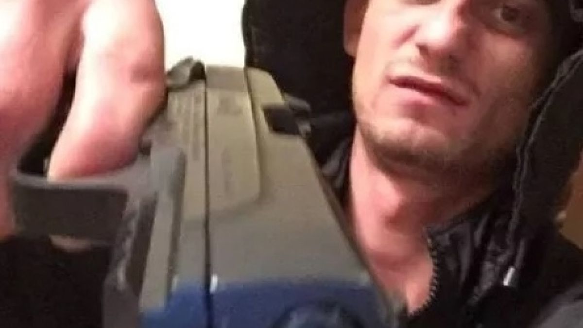 Брутален, бургаски бандит реди рими във Фейсбук: Морето ти говори, аз ще ти превеждам, глава не навеждам  