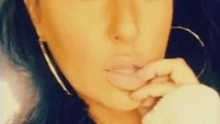Палавница милф се отплати на 15-годишен за секс с 300 долара, кола и венерическа болест (СНИМКИ)
