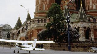 Спомени от соца: Как точно преди 30 години Матиас Руст преметна съветската ПВО и кацна насред Червения площад на празника на граничарите (СНИМКИ/ВИДЕО)
