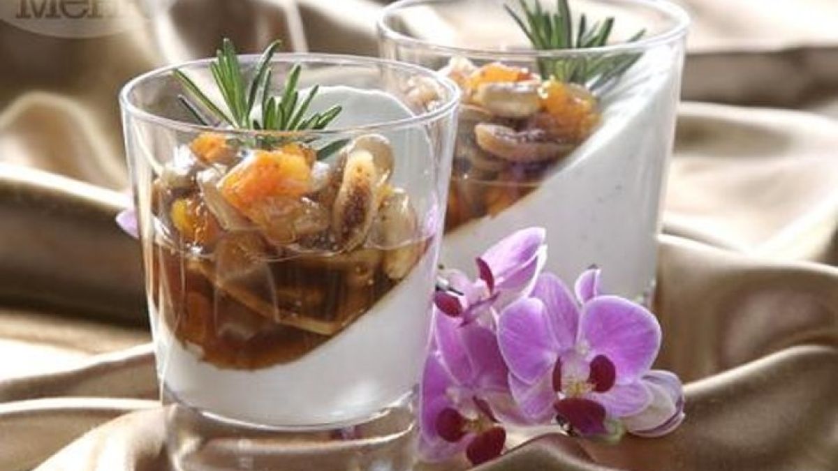 Вкусно изкушение! Опитайте това кремче от синьо сирене и сушени плодове