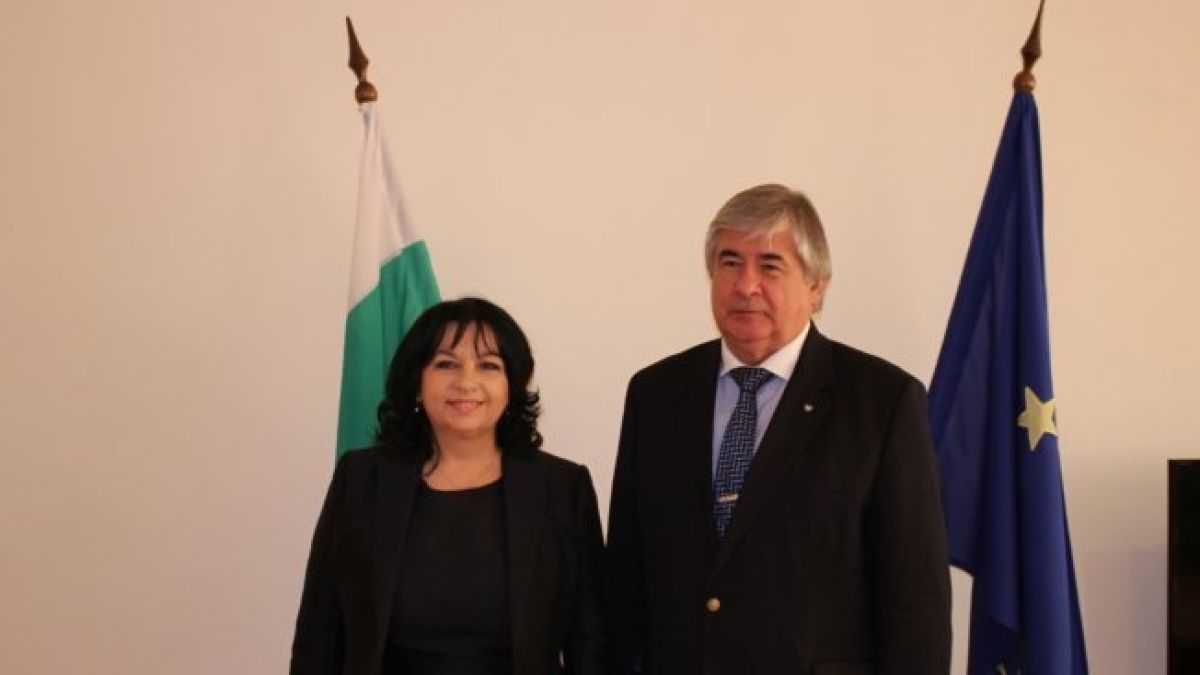 Петкова се видя с руския посланик у нас и заговориха за пари, газ, ядрена мощност и „Белене“ (СНИМКИ)