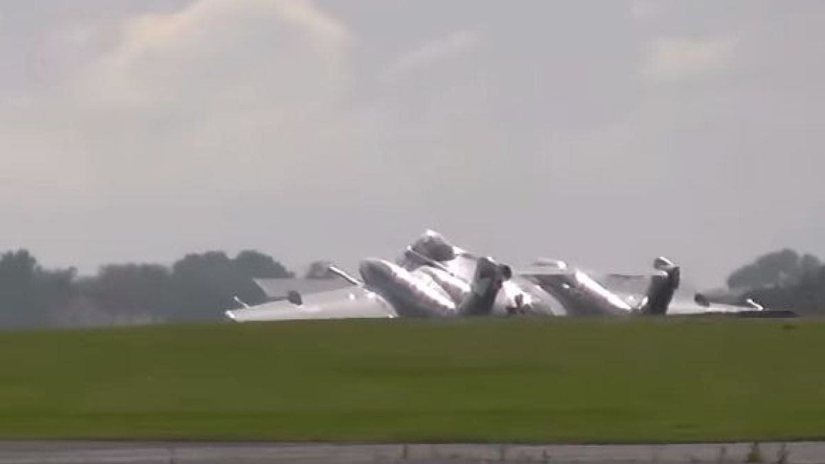 Последният „революционен” изтребител Sea Vixen XP924 на британските ВВС се разби при кацане (ВИДЕО)