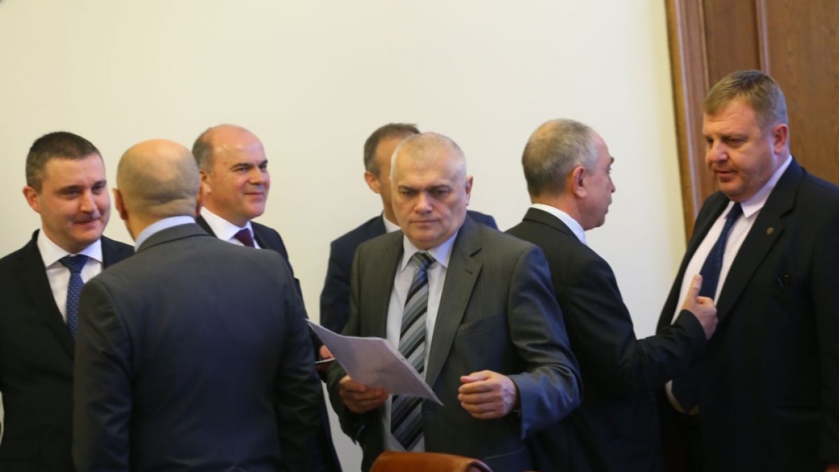 Ловчанският митрополит на крака при кабинета, дари министрите с икони, а премиера - с грамота (СНИМКИ/ВИДЕО)