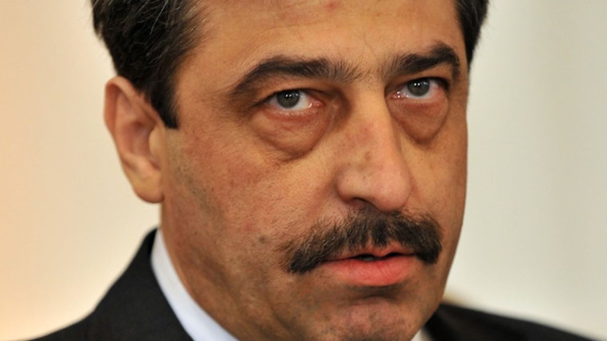 "Труд": Цветан Василев – голямото опарване от Парачин