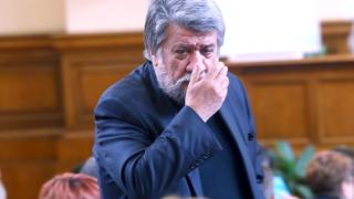 Вежди Рашидов заминава за Москва