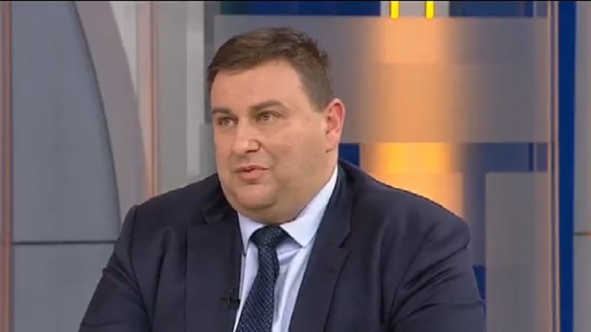 Емил Радев обясни кога точно последно ще сменим стрелките на часовника 