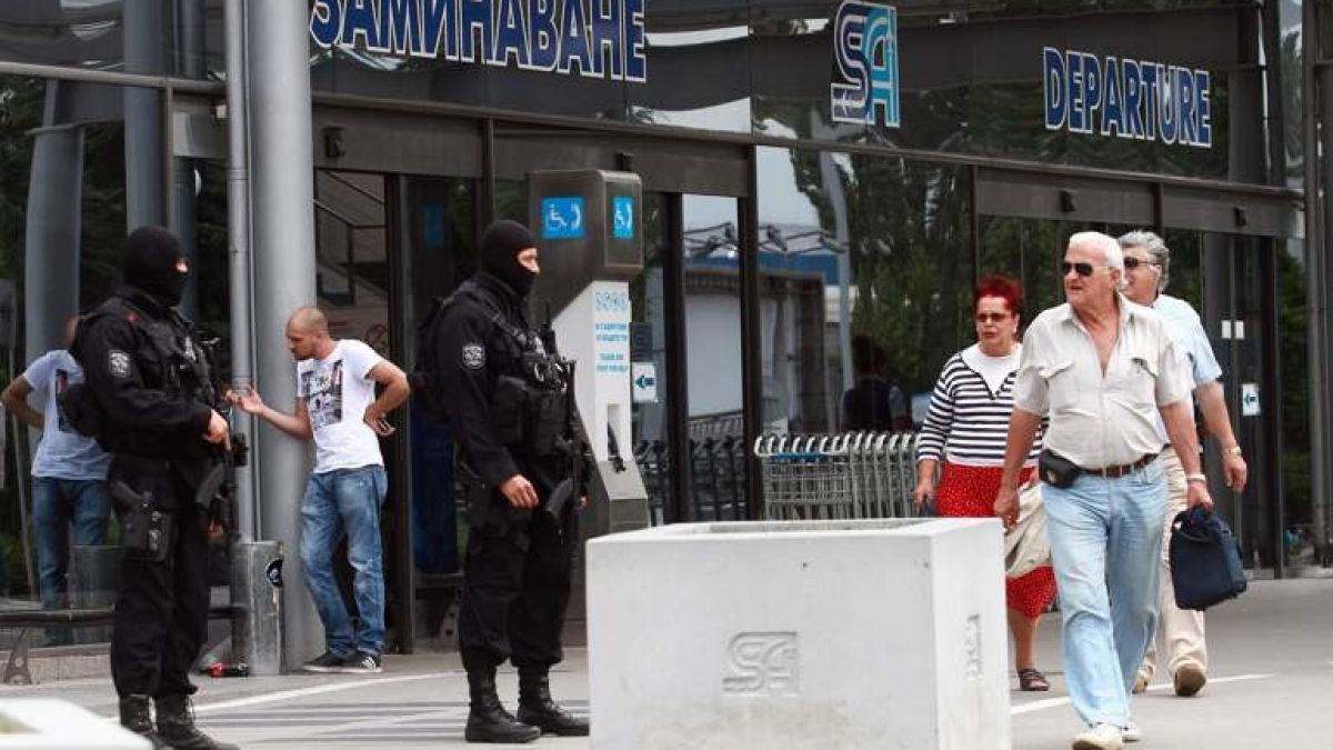 Невиждан спад на полетите заради коронакризата 