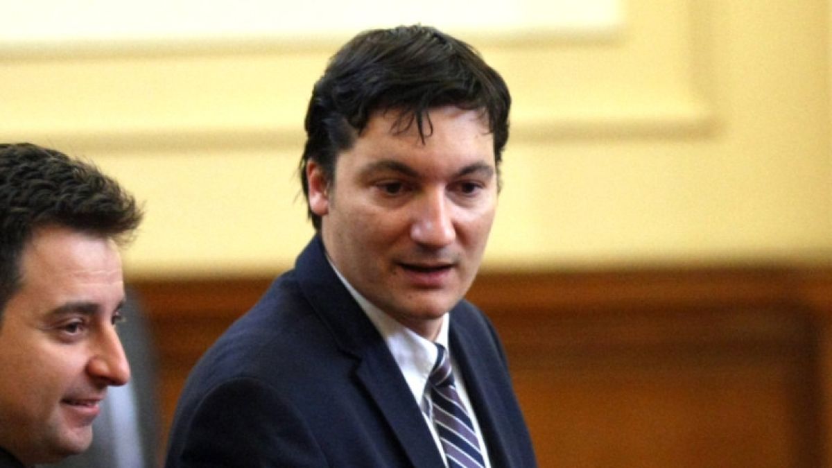 Крум Зарков отхвърли твърдението на Станишев, че БСП е вождистка партия
