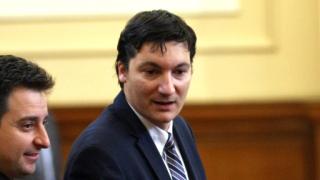Крум Зарков отхвърли твърдението на Станишев, че БСП е вождистка партия