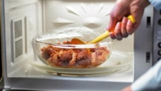 6 продукта, които е строго забранено да затопляте в микровълновата