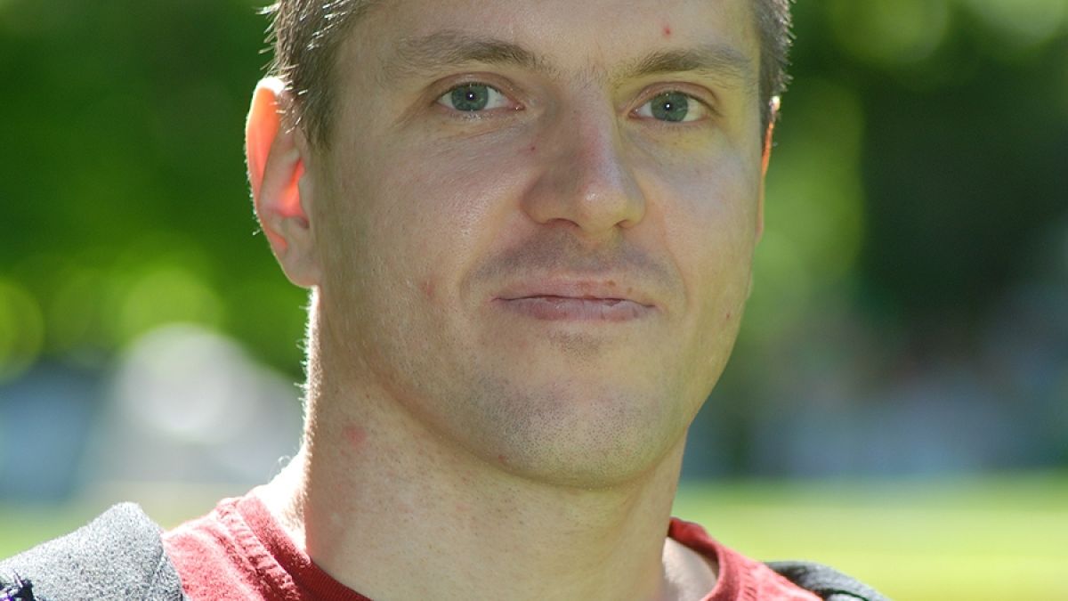 Само във в."ШОУ": Българин търси жена, която открито да му изневерява