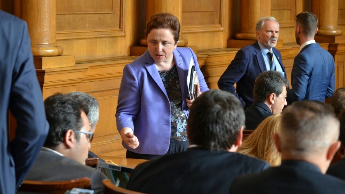 Първо в БЛИЦ! В парламента стана страшно! Жесток челен сблъсък ГЕРБ - БСП за концесиите! 