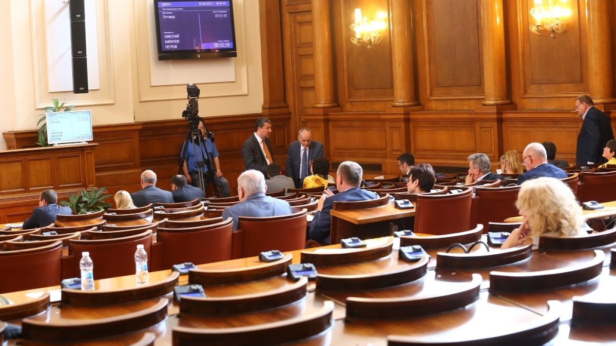 Официално! Димитър Аврамов остана без имунитет