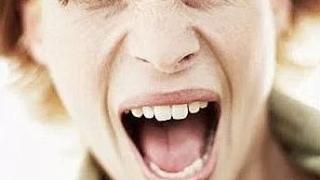 Тази майка от Велико Търново изпадна в див ужас, когато до пищящата на балкона си дъщеричка видя... 