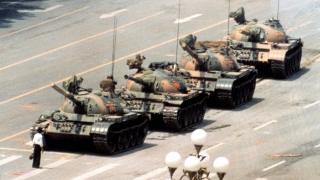 На този ден: Танковете смазват протеста на площад Тянанмън 