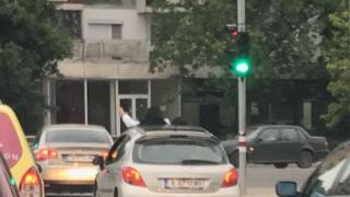 Баловете свършиха, но не и простотиите по бургаските улици (СНИМКА)