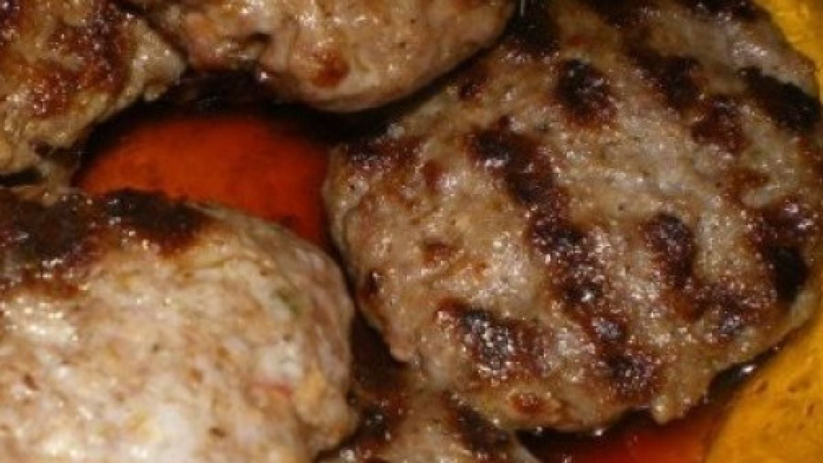 Тайната съставка за най-сочните и вкусни кебапчета и кюфтета се крие в 1 щипка от подправката, която най-малко подозирате