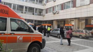 Драма в Благоевград! Кръв оплиска баничарница, мъж извади нож и...