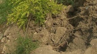 Опасно свлачище държи на нокти жителите на варненския квартал  "Аспарухово"