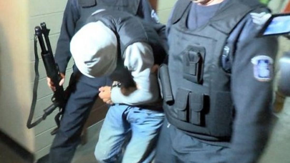 Извънредно: В Бургас закопчаха опасен руснак с индийско име, издирван от Интерпол за убийство, мъчения и сексуални гаври с момичета