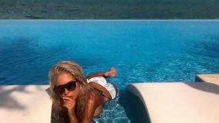 Първо в БЛИЦ! Андреа се разчекна полугола и мокра, показа... (СНИМКИ 18+)