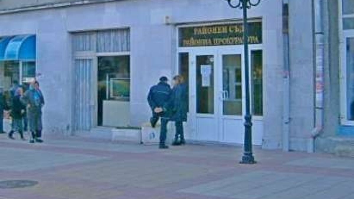 Съдът тихомълком пусна под домашен арест айтозлията Васил, прострелял 10-годишния Христо