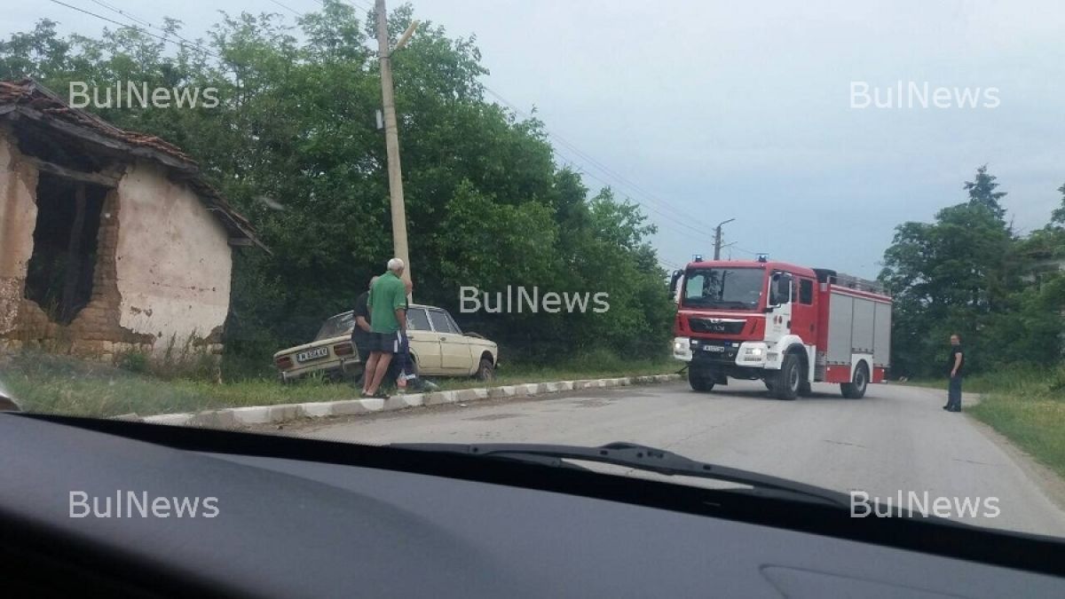 Тежко меле край Монтана с "Лада" на преклонна възраст и луксозен джип, има ранени (СНИМКИ)