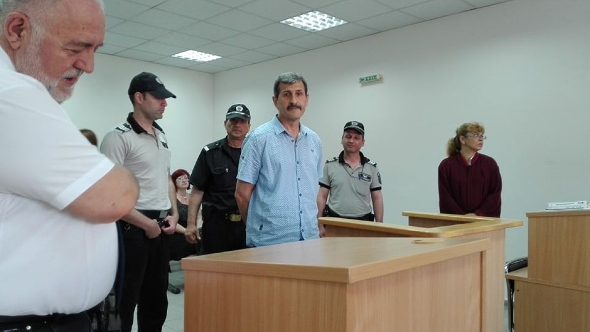 Арогантният стрелец, който се прицели с пистолет в две деца и рани баща им, омекна в съда (СНИМКА)