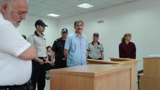 Арогантният стрелец, който се прицели с пистолет в две деца и рани баща им, омекна в съда (СНИМКА)