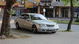 Така паркират баровците в Пловдив (СНИМКИ)