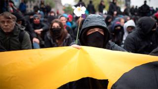 Германска партия забрани на мюсюлманите да се доближават до жени и прасета