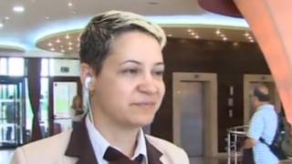 Дъщерята на ритнатата камериерка: Когато дават Рагин по телевизията си обръщам главата