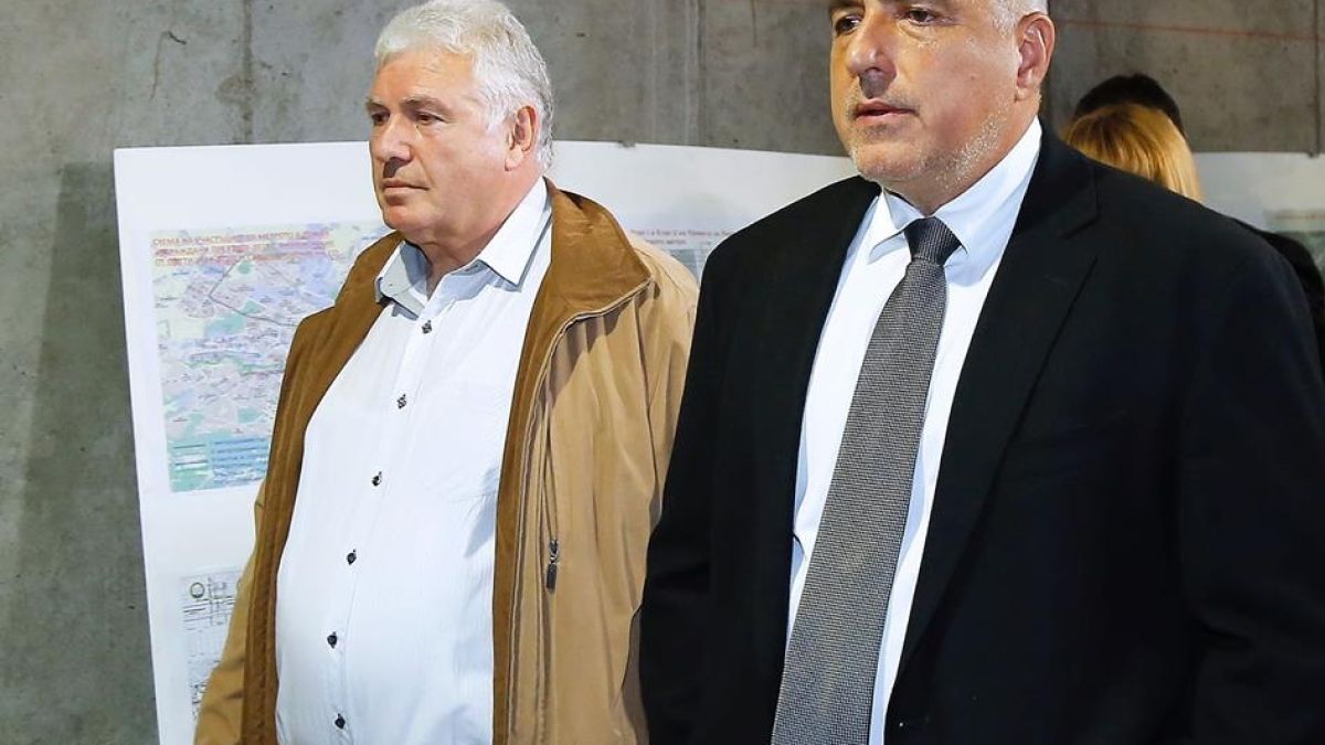 Продължават престрелките Борисов - Нинова! Премиерът се похвали със СНИМКИ от инспекцията на метрото, но...