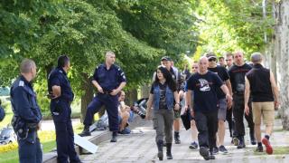 Фоторепортаж в БЛИЦ! "София прайд" блокира столицата, софиянци кротко изтърпяха и това