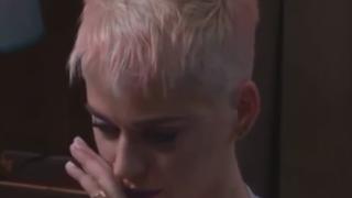 Кейти Пери с емоционален срив на живо (ВИДЕО)