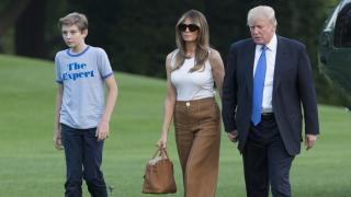 Тръмп се сбогува със самотата в Белия дом