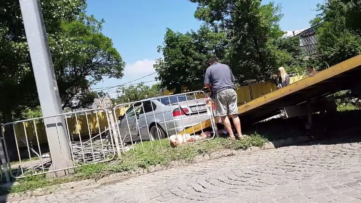 Ексклузивно и само в БЛИЦ! ВИДЕО от страшното меле в София на бул.„Цар Борис III”