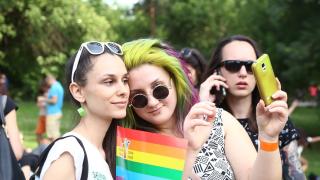 Гърци се ядосаха на гейовете: Биха и изхвърлиха в морето участници в Парада на гордостта в Солун