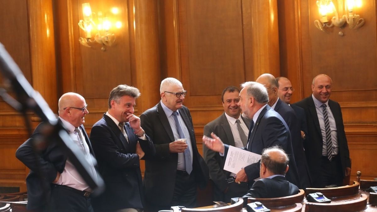Партиите започват наддаването за нов шеф на Здравната каса