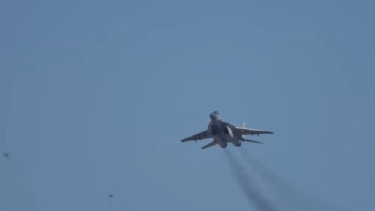 Появи се уникално ВИДЕО с Румен Радев, вижте как пилотира президентът