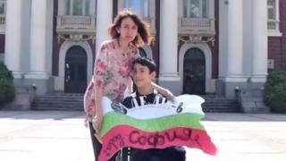 СНИМКАТА на болния Георги трогна хиляди в мрежата и му осигури безплатно лечение в Словакия