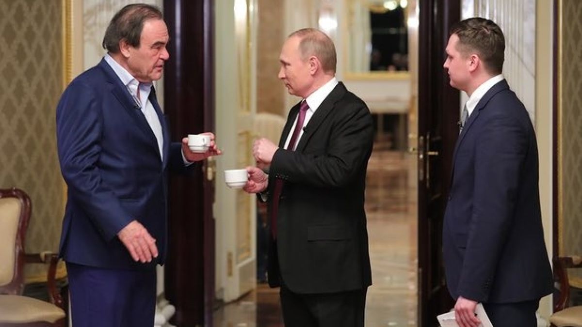 Путин призна, че вече е дядо, разказа за какво се кара със зетьовете си и защо е нахокал олигарсите (ВИДЕО)