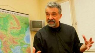 Проф. Емил Ботев наля вода в мелницата на кмета на Анкара: Американците правят експерименти с установки за земетресения