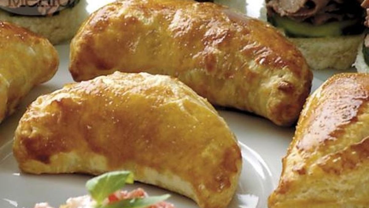 Вкусни, сочни и апетитни! Не изпускайте да пробвате тези банички с шунка и маслини